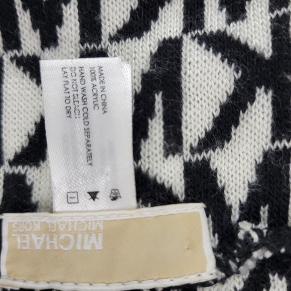 Michael Kors Signature Infinity Scarf and Gloves - Picture 8 of 9